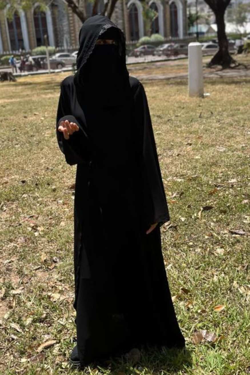 Front of layan hooded  black abaya