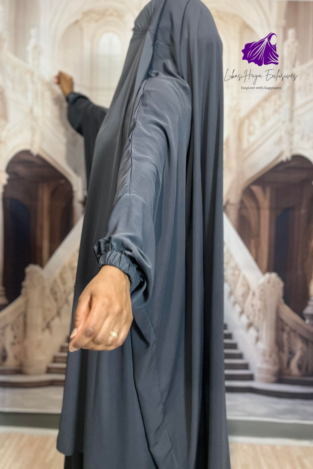 Jilbab with elastic cuff sleeve