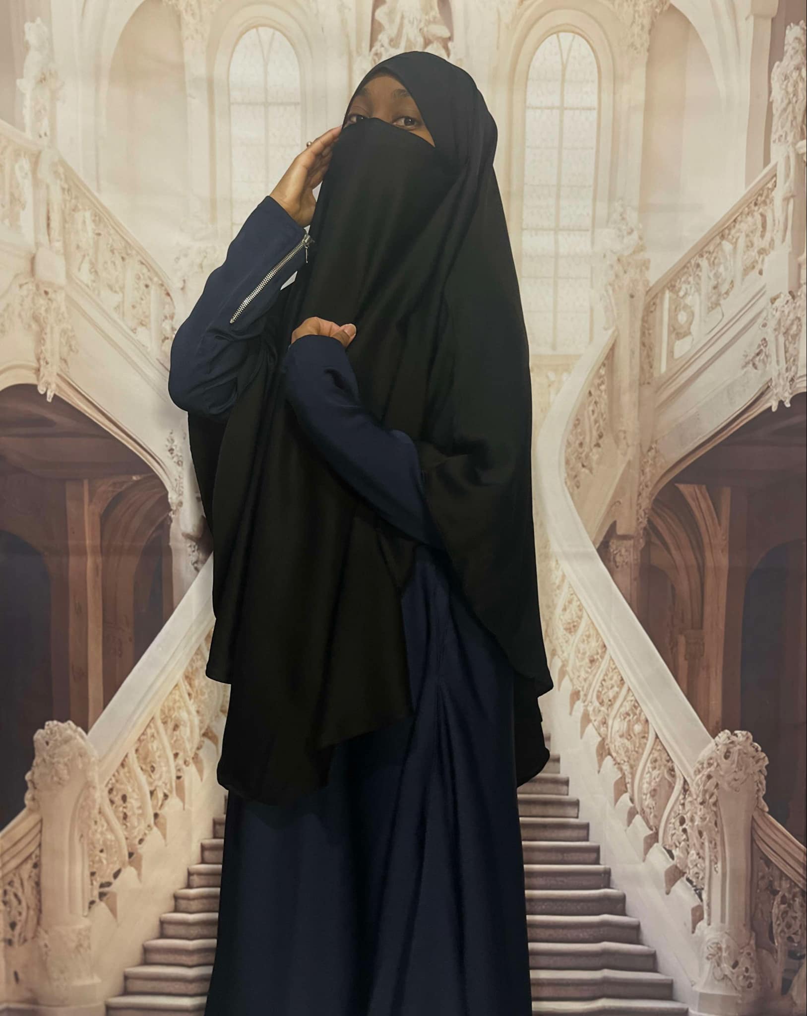 video showing single layer black khimar