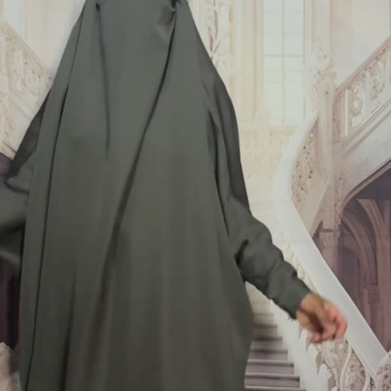 video showing gray jilbab