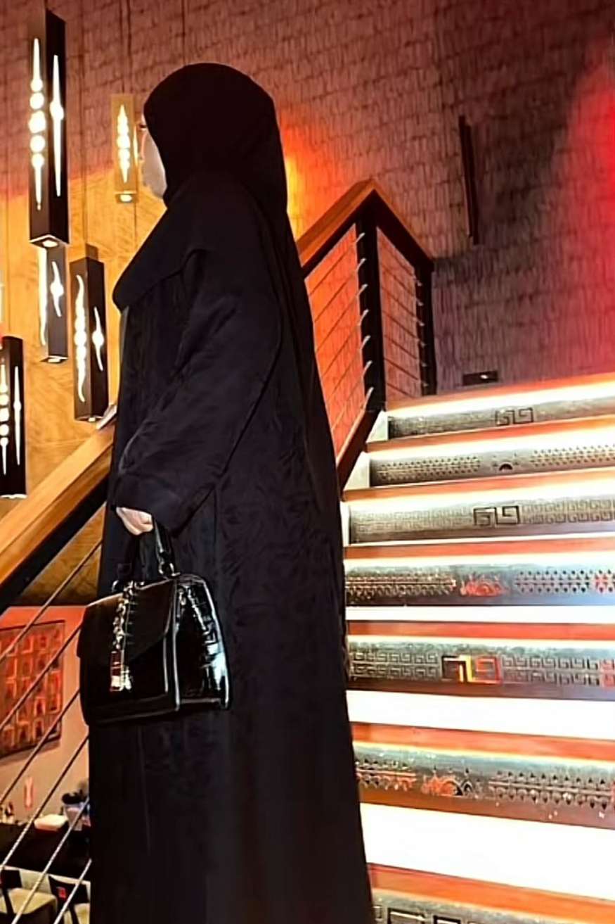 Shahad abaya with matching shayla SIDE