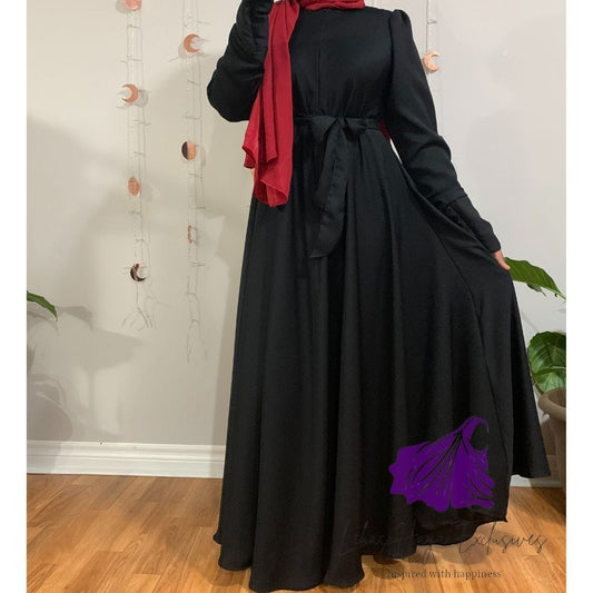 So what's so amazing about this Taahirah Abaya? Here's what you need to know! Our Taahirah Abaya is designed with many features. The best of which is nursing-friendly! so you don't have to compromise on style over nursing. No more cutting the front of your closed abaya or simply wishing it well, because let's face it, we know nothing comes between that pure love of mother and baby. Wudhu friendly so it easy to just zip up the sleeves when it's time for prayer. 